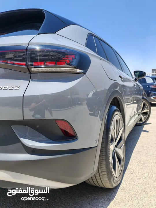 VOLKSWAGEN ID.4 CROZZ PRO   مع فتحه بانورما متحركة عداد 9k فقط