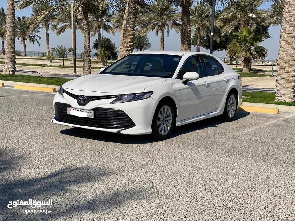 Toyota Camry LE 2019 (White)