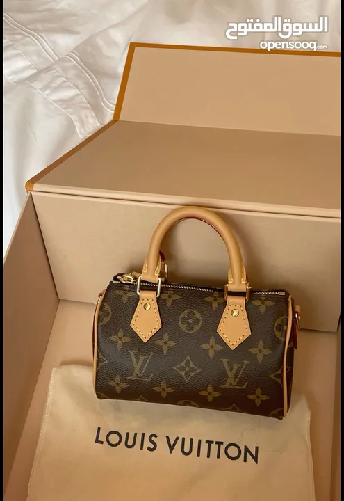 اعلان لحقائب يد