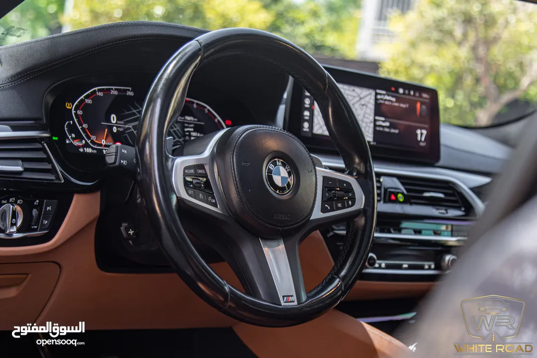 Bmw 530I 2023 M kit Gasoline   السيارة مميزة جدا و قطعت مسافة 75,000 كم فقط