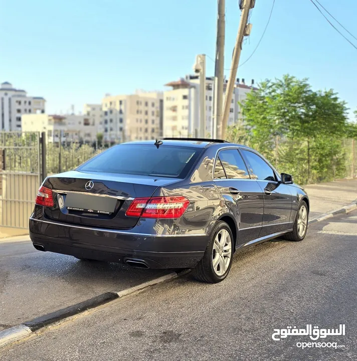 Mercedes-Benz E200