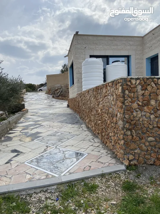 بيت ريفي مع مزرعة