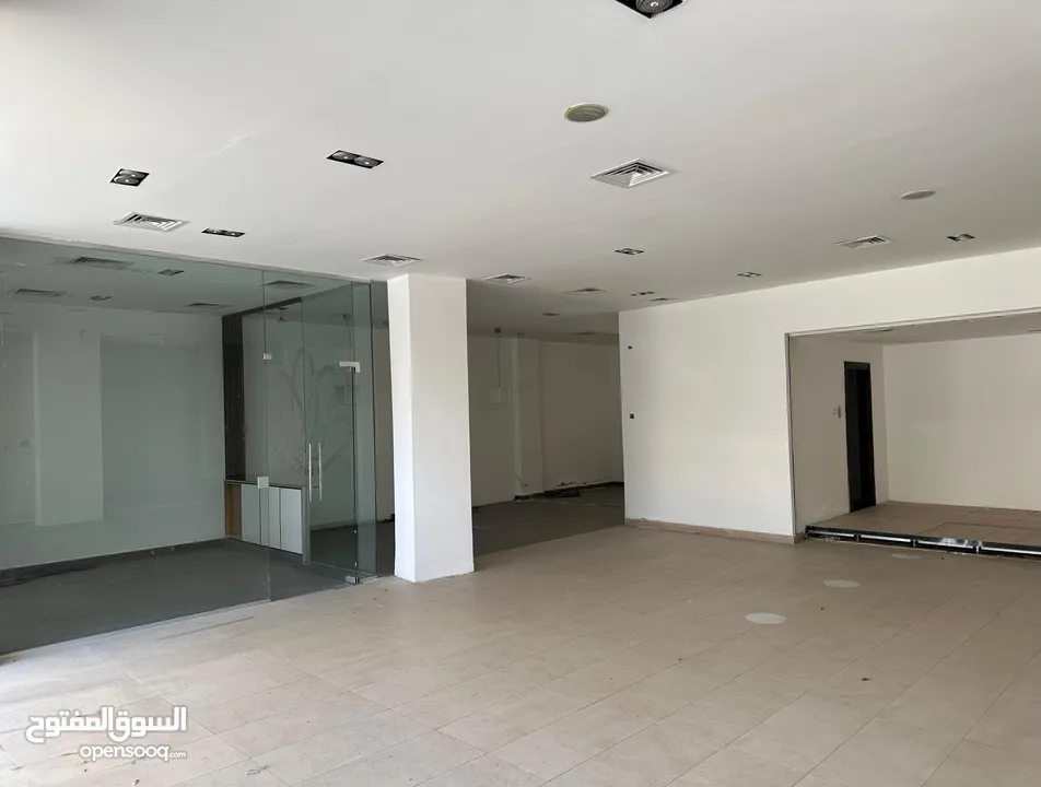 مساحة تجارية مميزة في وسط الزرقاء التجاري