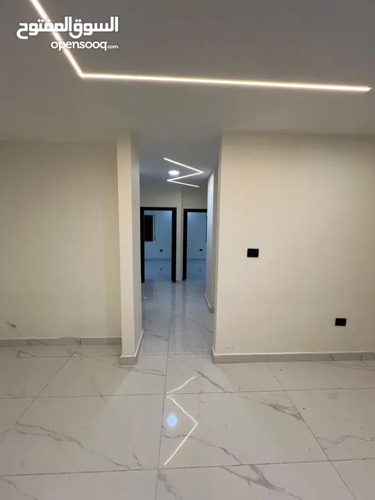 شقة مميزة جدًا للبيع / شارع الجامعة الجبيهة اشارة المنهل طابق الثالث