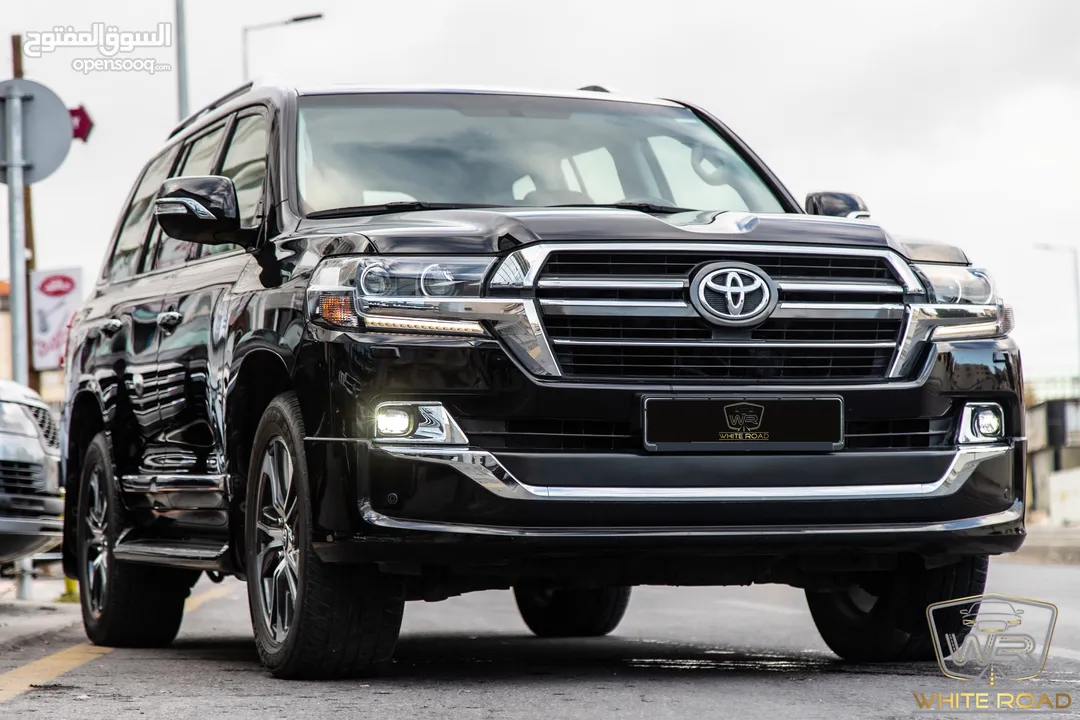 Toyota Land Cruiser 2020 Gx-r V8 Grand Touring body kit   السيارة وارد الشركة و قطعت مسافة 37,000