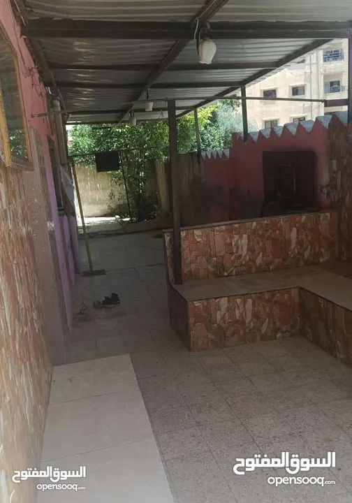 بيت طابقين للبيع الارض:505كم البناءطابقين..تصنيف ج مساحه البناء تقريبا طابق الارضي 185 متر مساحه الب