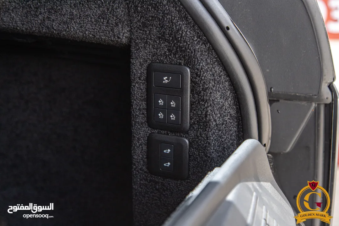 Range Rover Vogue 2021 Autobiography Black package   السيارة وارد الماني و قطعت مسافة 33,000