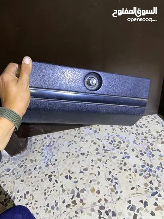 كراسي فولفو 240 و بخاخ مواسير و زجاج و قطع اخرى كثيره للبيع المستعجل