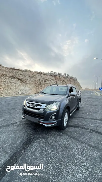 ايسوزو دي ماكس فل كامل فحص كامل موديل 2018 ماتور 3000cc بحالة ممتازة للبيع