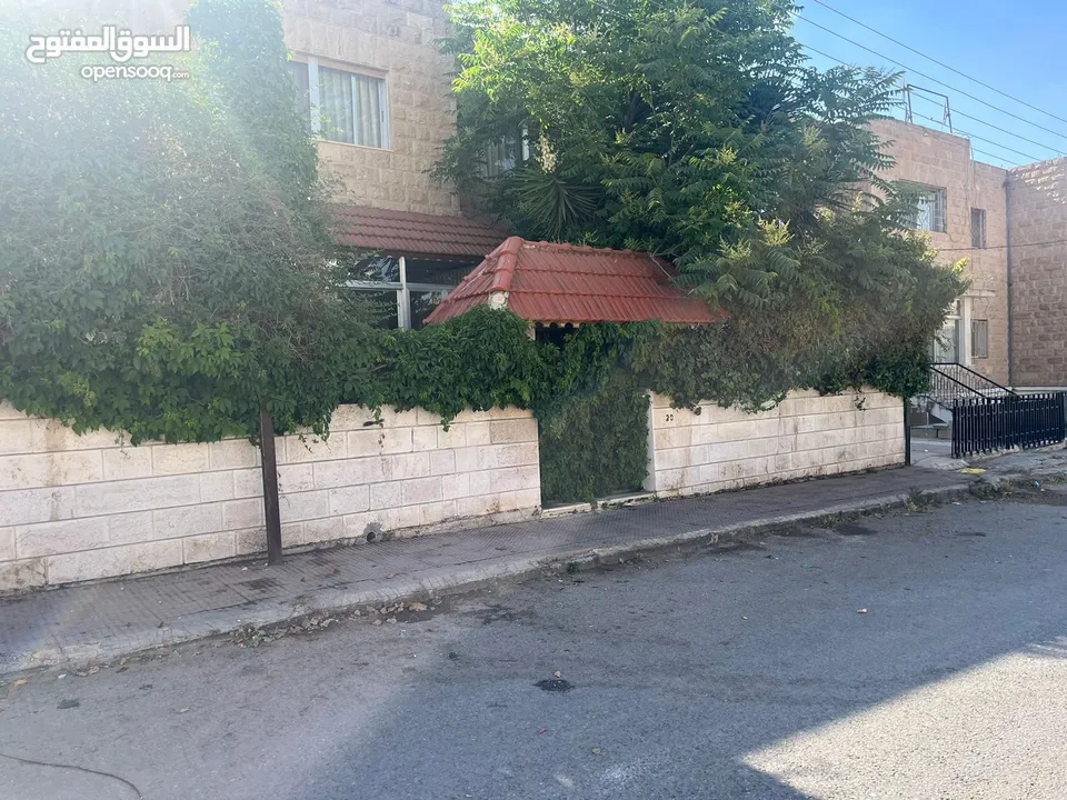 بيت مستقل للايجار بمساحة 300 متر ينفع ل(حضانات، دائرة حكومية)