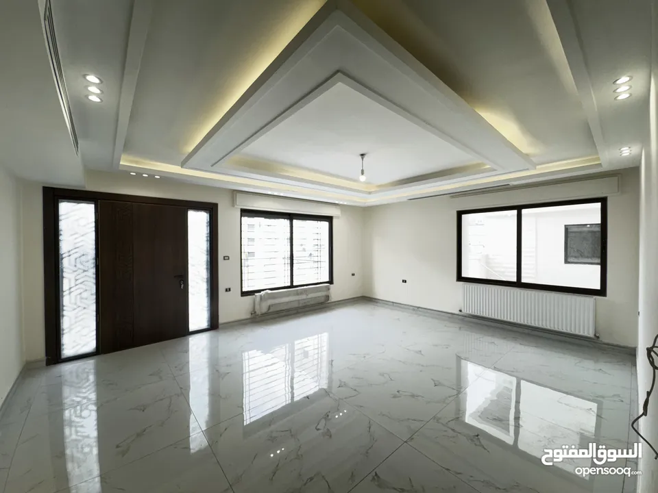 شقة طابق ارضي للبيع مساحة 240م باجمل مناطق خلدا (مشروع 113)