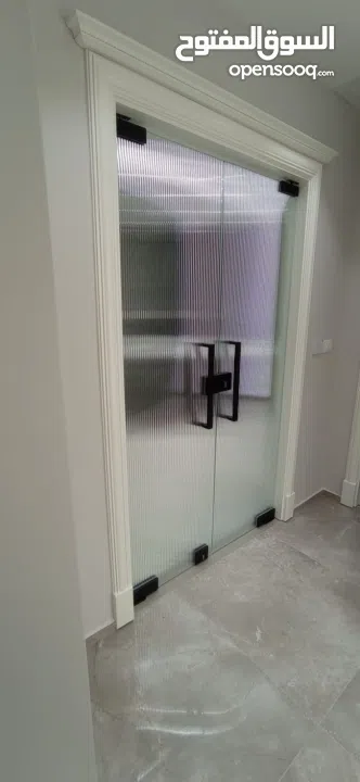 زجاج وألمنيوم