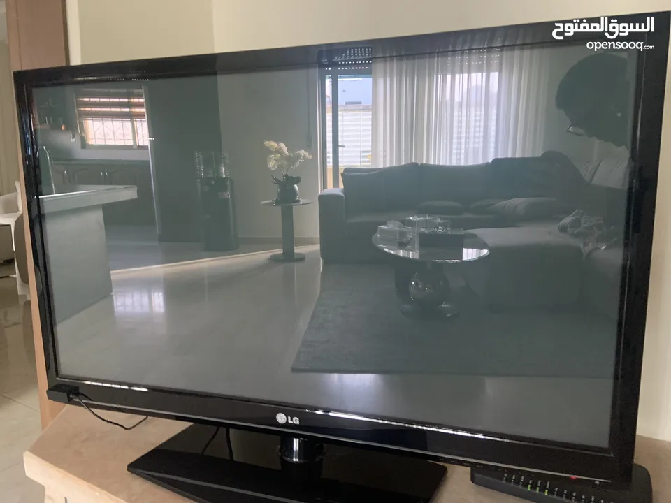 MADE IN KOREA شاشة LG بلازما 42 بوصة  بوضع ممتاز جدا شبه جديد شغالة 100٪؜ صناعة كورية اصلية 100٪؜