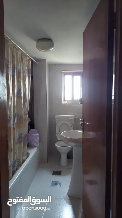 شقة للإيجار – طابق أرضي بمدخل خاص وموقف سيارة