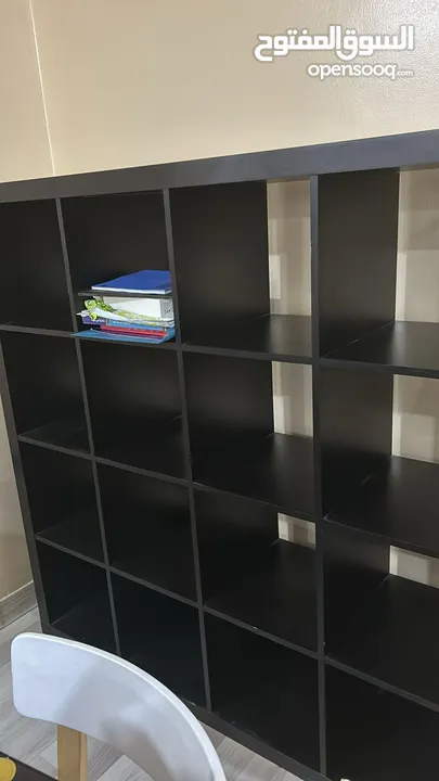 مكتبة او خزانة مربعات مستعملة ونظيفة للبيع Book shelf used for sale