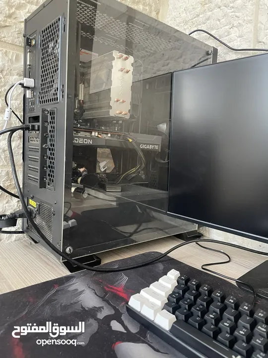 كمبيوتر للبيع مع ماوس وكيبورد وشاشه