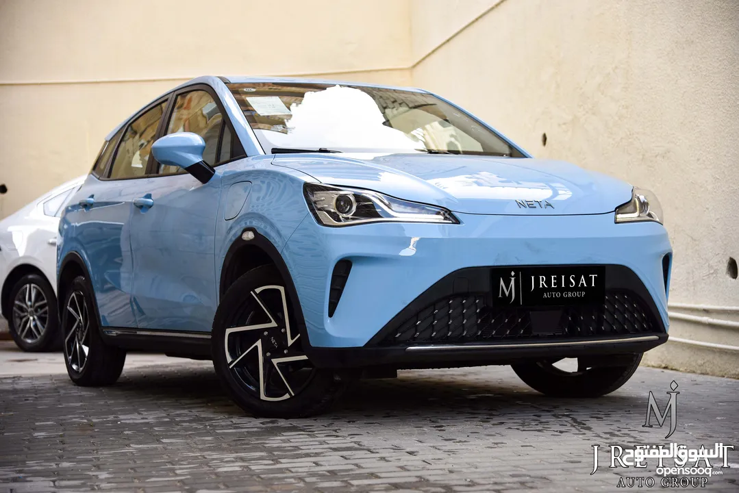 نيتا آيا الكهربائية بالكامل متوفر باللونين الازرق والاخضر 2023 Neta Aya EV SUV