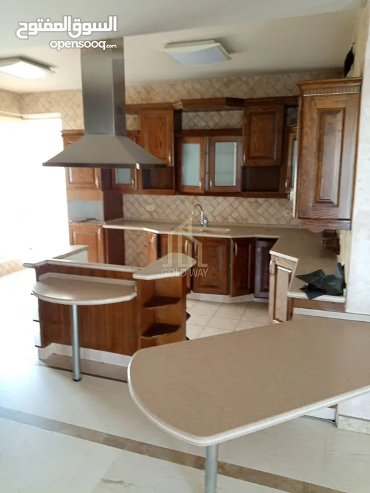 في أجمل مناطق الرابيه شقة طابق ثالث للبيع 249م بسعر مميز / ref 9545