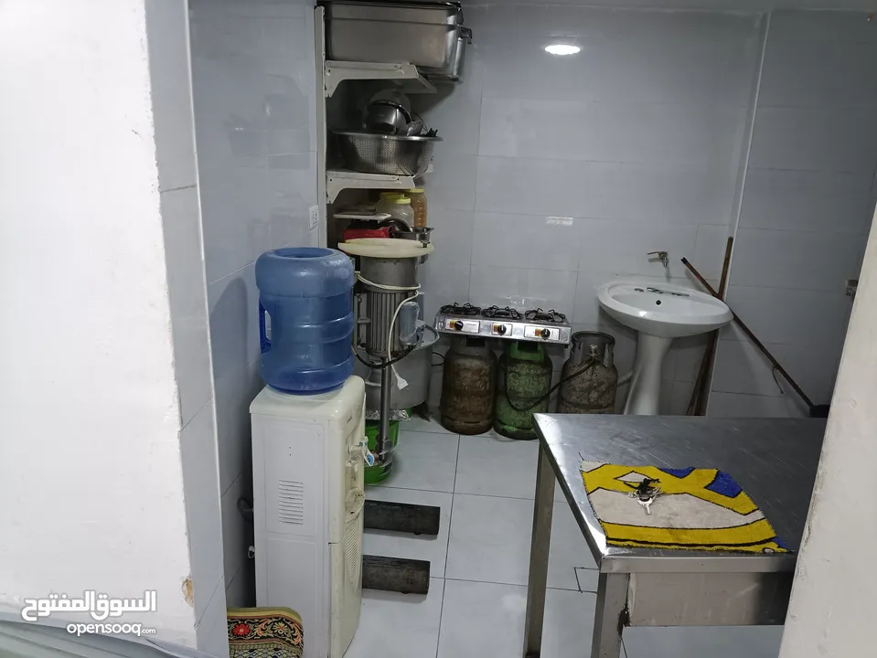 مطعم شاورما وبروستد وسناكات