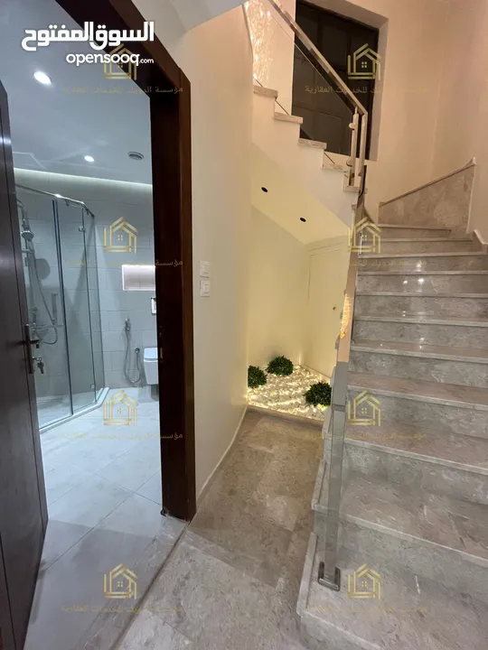 شقة مفروشة فاخرة ثالث مع روف جديد لم يسكن أرقى واجمل مناطق عبدون