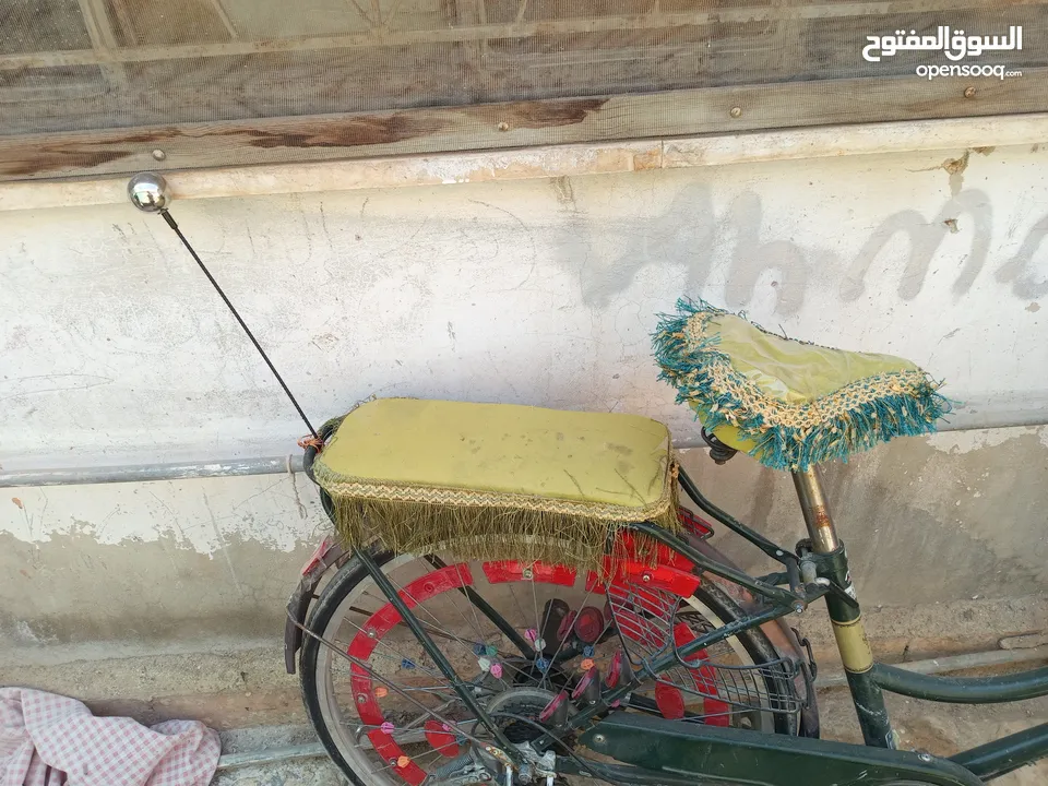 بسكليت وكاله ما في ولا اي نقره بس العجل الامامي مفقوع فقع بده تيوب وغيره