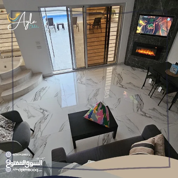 شاليهين اثنين  على ارض 4 دونم للبيع و غرفة للحارس  و مستودع. المشروع مفروش كامل و عمر البناء سنة