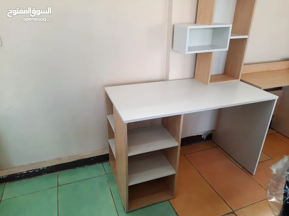 مكتب للدراسة مع رفوف عدة الوان توصيل مجاني داخل عمان والزرقاء