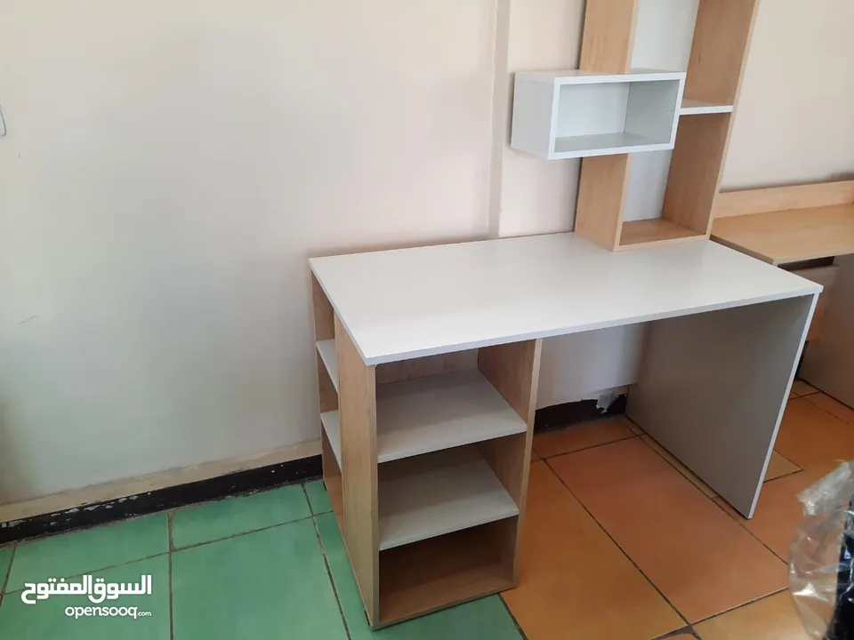 مكتب للدراسة مع رفوف عدة الوان توصيل مجاني داخل عمان والزرقاء لامينيت للأثاث المكتبي