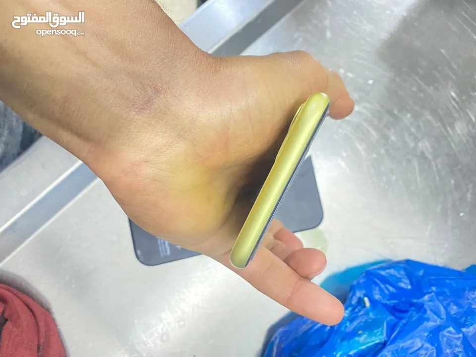 ايفون 11 للبيع على 180