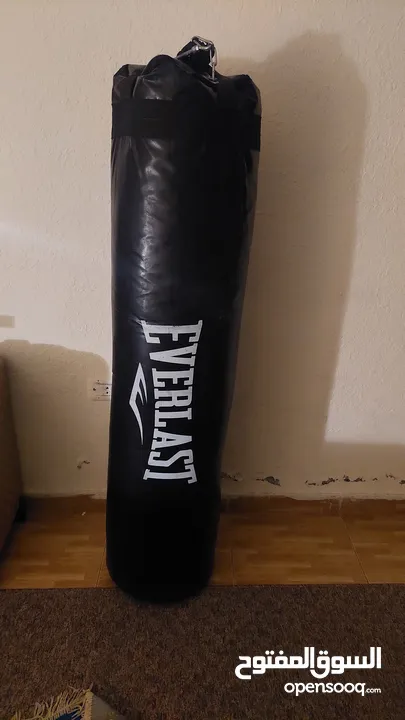 كيس ملاكمة طوله تقريبا 140cm