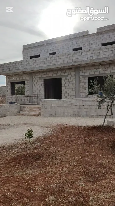 شاليه قيد الإنشاء