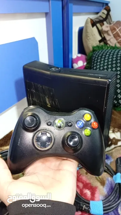 اكس بوكس 360 عليه فوق ال 165لعبه مستعمل بس نضيف السعر نااااار بس علا 300 شيكل المكان دورا الخليل