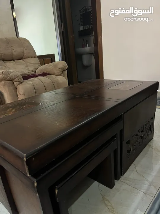 طاولة غرفة جلوس