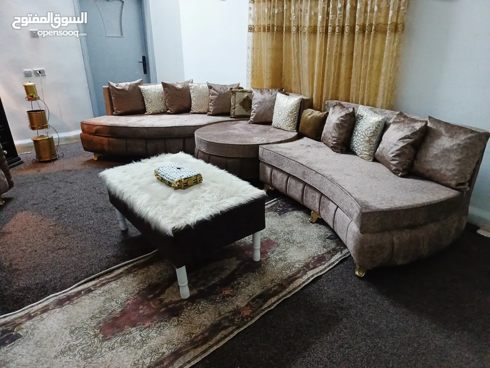 طقم كنب امريكي فخم وراقي لاصحاب الذوق الرفيع طقم عرايسي تفصيل وليس جاهز غمق المقعد متر الطقم فخم جدا