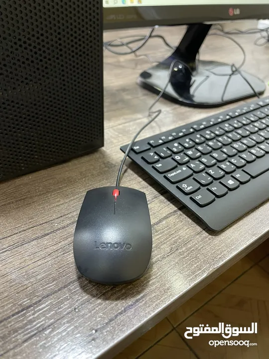 كمبيوتر موصفات عاليه كل شي اصلي شاشة كبيره LENOVO Core i7 كيبورد و ماوس لينوفو اصلي