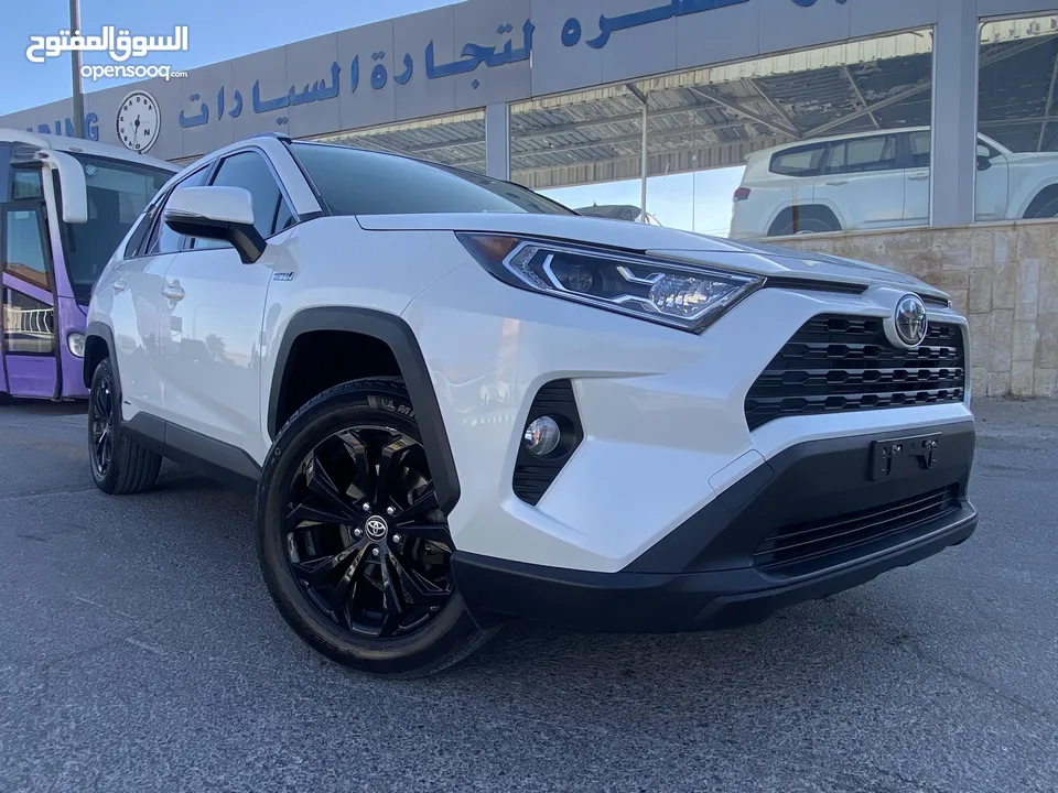 TOYOTA RAV4 XLE PREMIUM