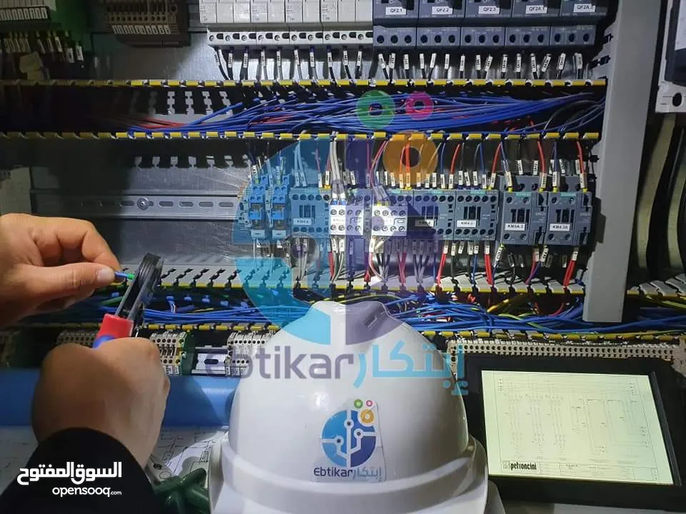 كهرباء صناعية وتحكم آلي (PLC, HMI, SCADA)