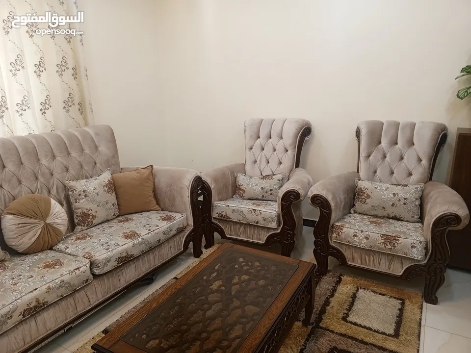 طقم كنب ضيوف تفصيل بحاله الوكاله للبيع