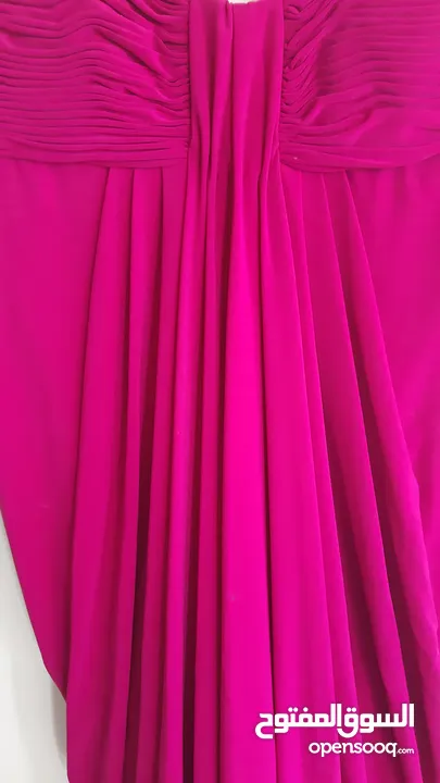 فستان طويل رسمي فوشيا اللون مستعمل للبيع size L