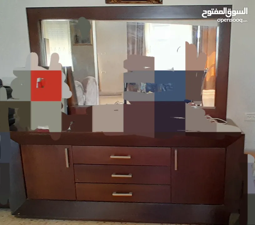اثاث غرفة جلوس (صالون) بحالة جيدة بجنن اسفنج ناعم لطيف منجد