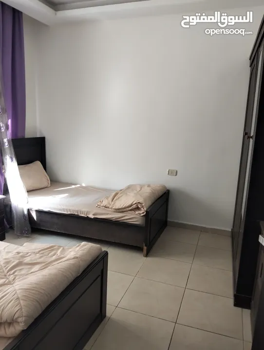شقه استثماريه للبيع شارع الجامعه الاردنيه قرب مطعم ماكدونالدز