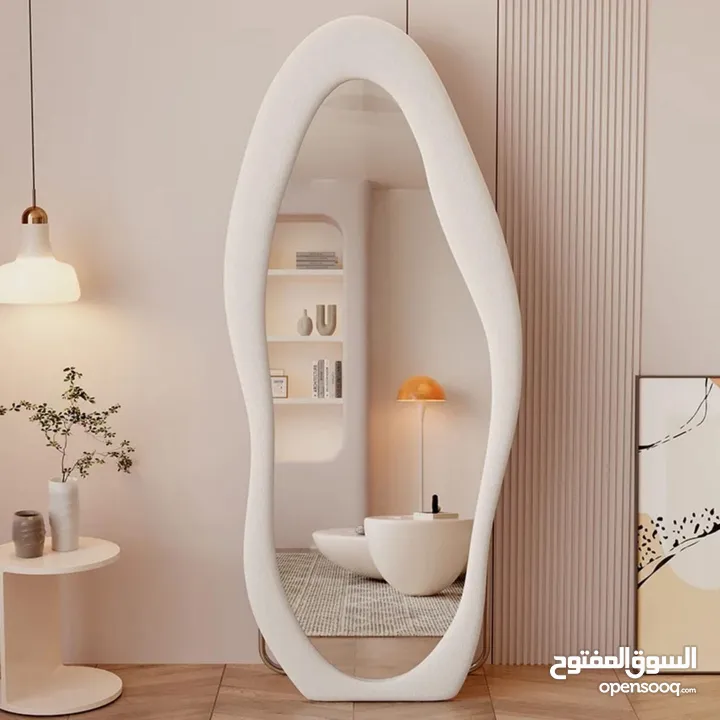 مرايا ترند عالمياً... تصميم موجي ومنحوت فخم يخلي أي زاوية تصير قطعة فن جاهزة للتصوير