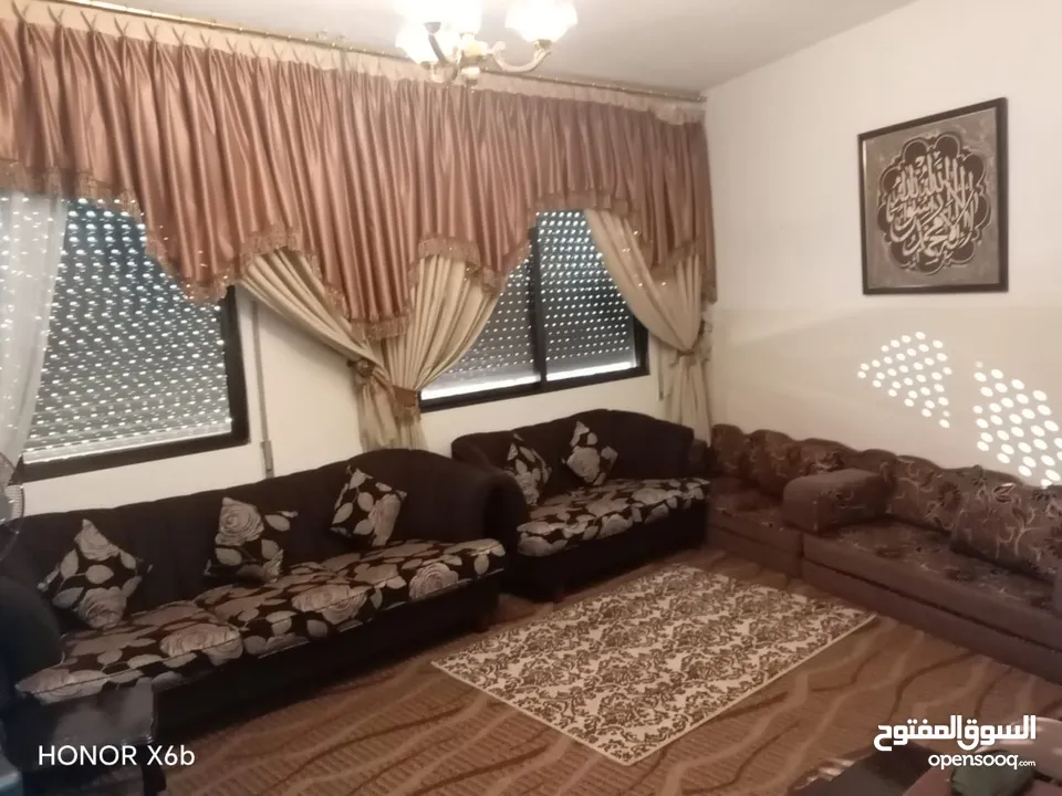 شقه موقع مميز وتجاري  للبيع في الهاشمي الشمالي