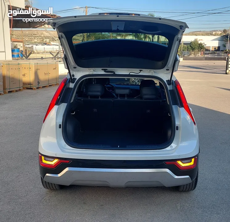 كيا نيرو هايبرد كامل الإضافات بدون فتحه سقف 2023 .