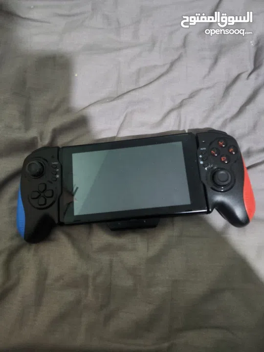 نينتندو سويتش مع كينترولارنينتندو سويتش مع كينترولارنينتندو سويتش مع كينترولار