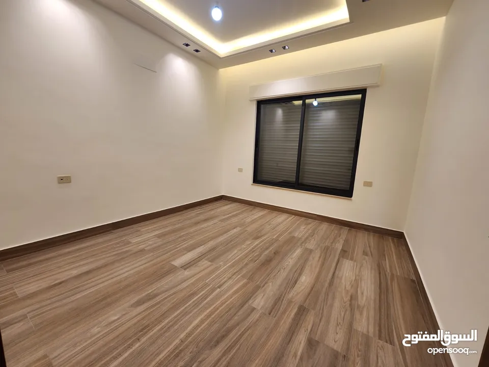 شقة فارغة للبيع في عبدون ref : 14391