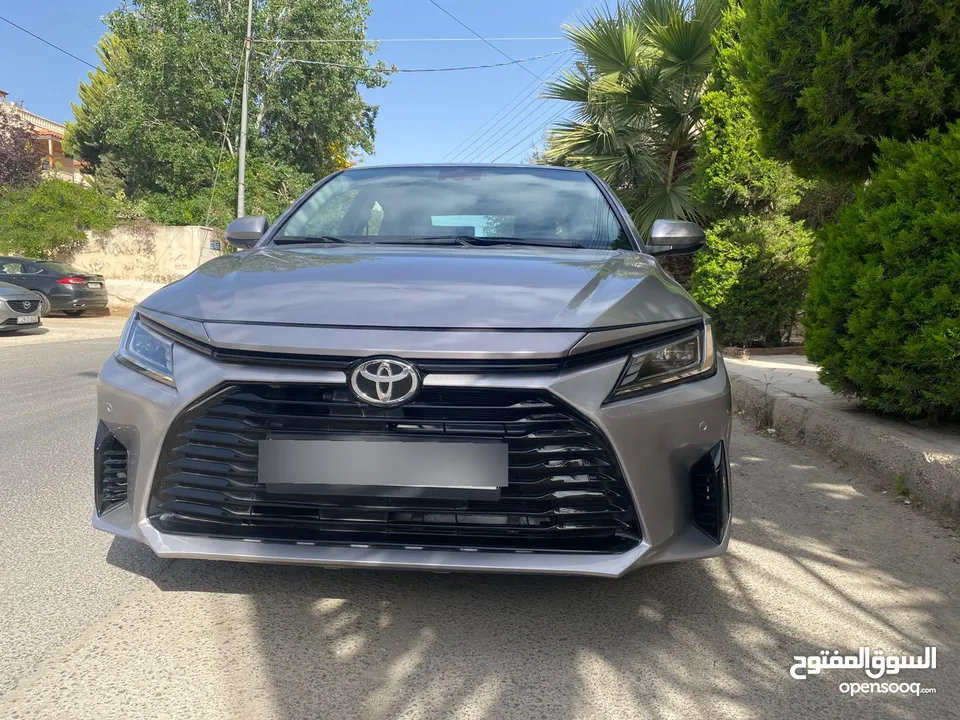 تويوتا يارس ياباني اصلي  لاتزال على كفالة الشركة موديل  2023 للبيع الشكل الجديد