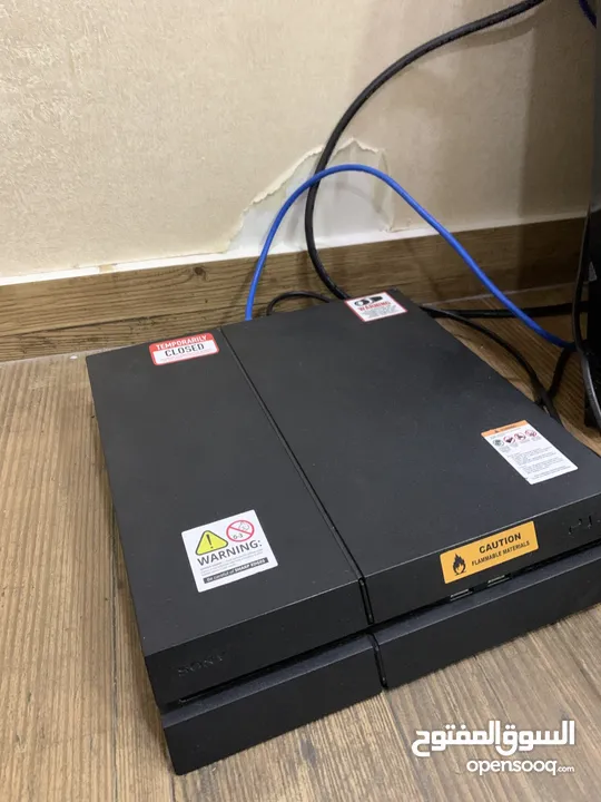 بليستيشن نضيييف مع ثلاث يدات