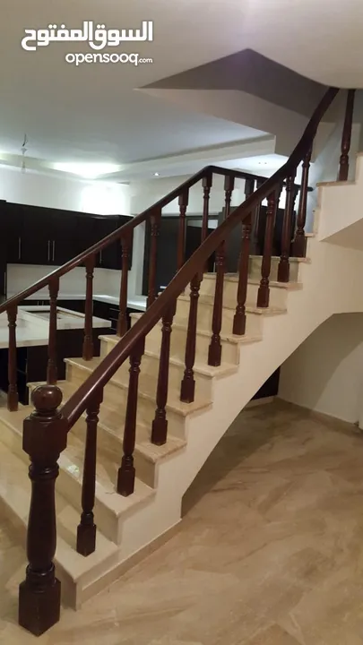شقه مع روف مميزه للبيع
