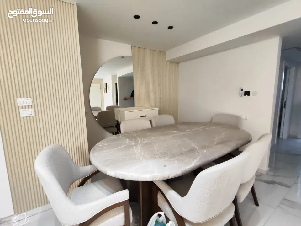 شقة مفروشة جديدة لم تُسكن بعد – سوبر دلوكس الطيرة – خلف مدارس المستقبل